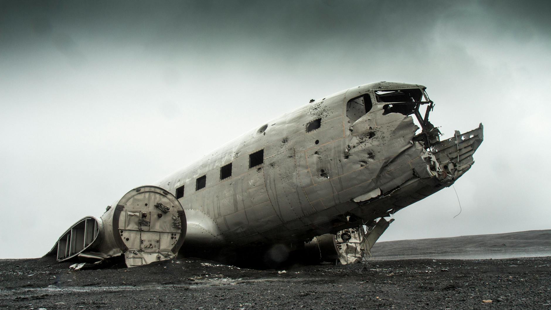 abandoned airplane apocalypse crash
